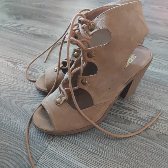 Sandals - Picture 2 of 3